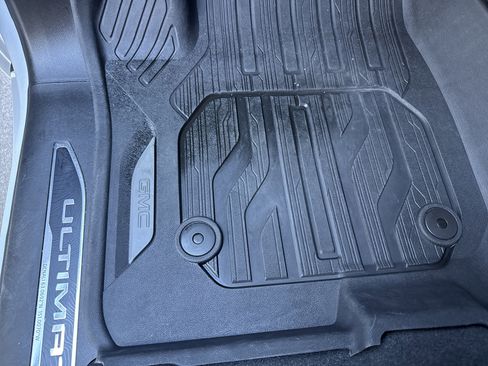 Used 2024 GMC Sierra 2500 Denali Ultimate image 16