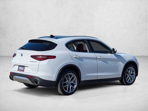 Used 2019 Alfa Romeo Stelvio Ti image 5