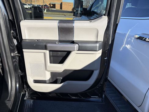 Used 2018 Ford F150 XLT image 14