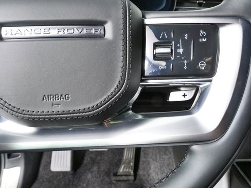 Used 2025 Land Rover Range Rover SE AWD/4WD image 11