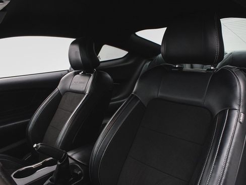 Used 2016 Ford Mustang Shelby GT350 w/ Technology Package image 29