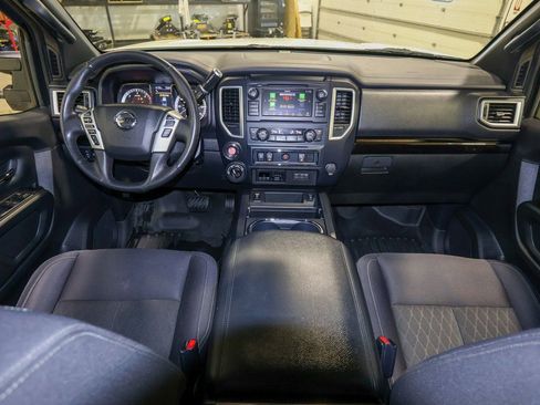 Used 2019 Nissan Titan SV w/ SV Convenience Package image 10