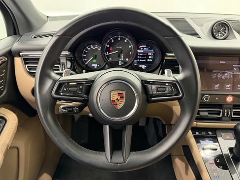 Certified 2025 Porsche Macan image 46
