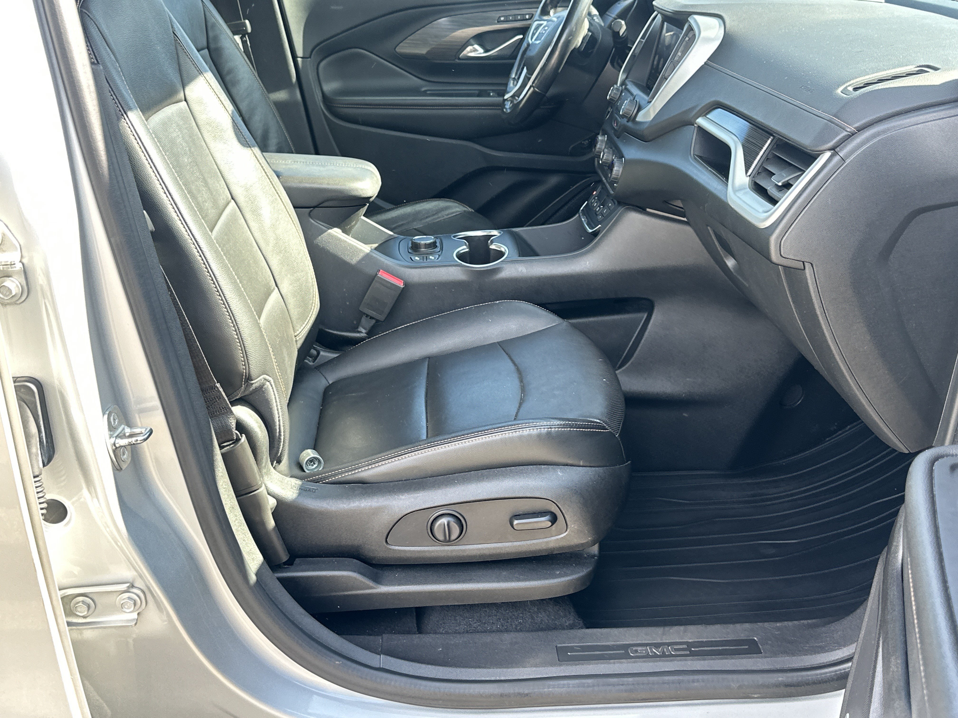 Used 2020 GMC Terrain SLT w/ Preferred Package FWD image 13