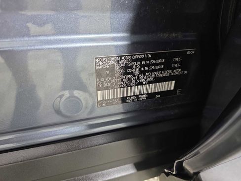 Used 2024 Toyota Venza LE image 30