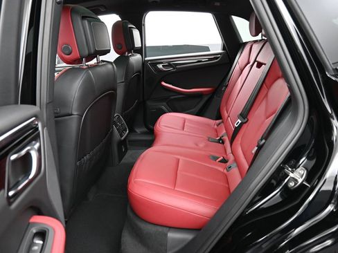 Certified 2026 Porsche Macan AWD/4WD image 25