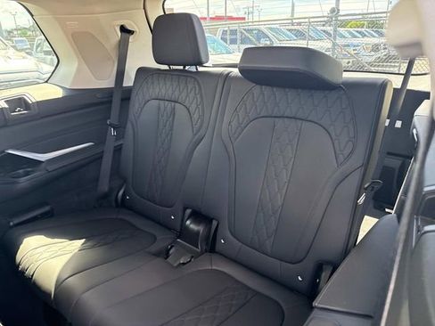 Used 2025 BMW X7 xDrive40i image 21