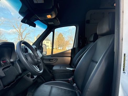 Used 2023 Mercedes-Benz Sprinter 2500 image 7