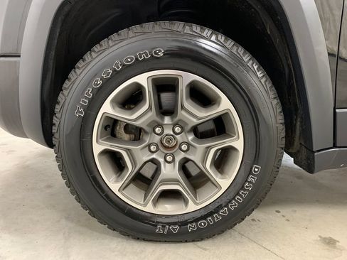 Used 2022 Jeep Cherokee Trailhawk w/ Technology Group B AWD/4WD image 21
