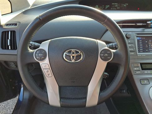 Used 2014 Toyota Prius Four FWD image 17