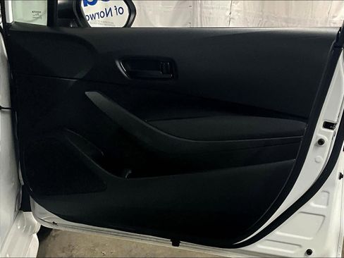 Used 2023 Toyota Corolla LE image 12