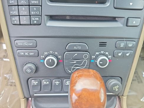 Used 2013 Volvo XC90 3.2 image 18