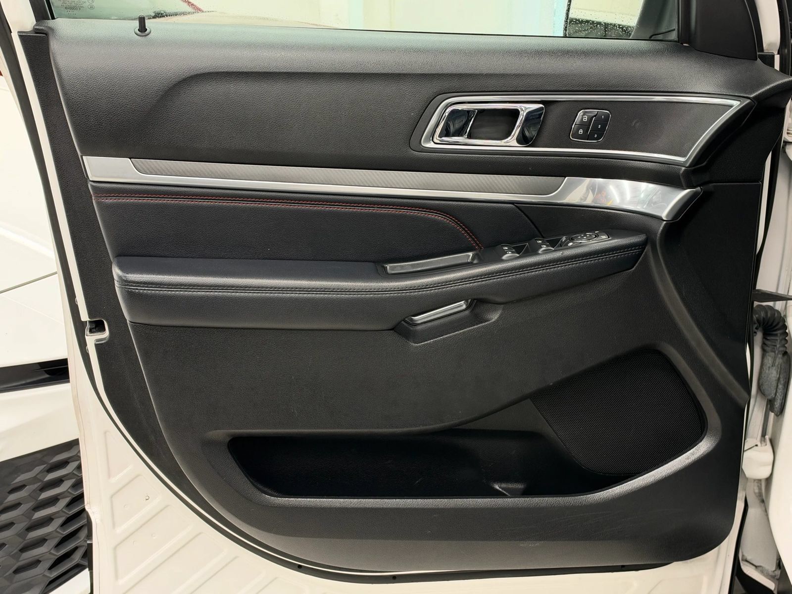 Used 2018 Ford Explorer Sport w/ Equipment Group 401A AWD/4WD image 16