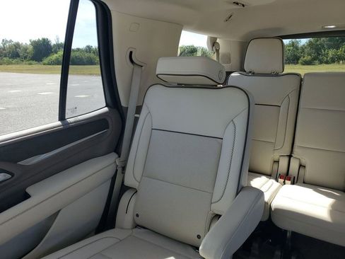 Used 2021 GMC Yukon Denali w/ Denali Premium Package image 12