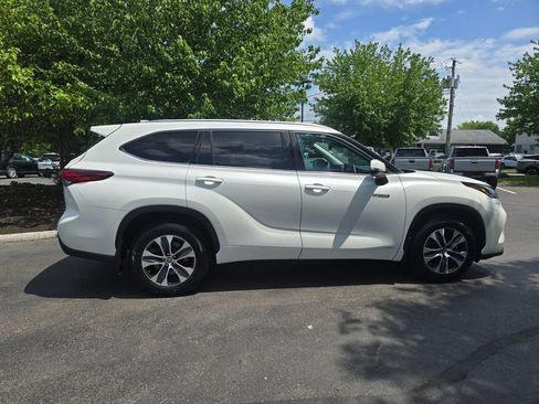 Used 2021 Toyota Highlander XLE AWD/4WD image 8