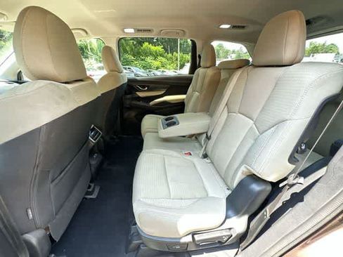 Used 2019 Subaru Ascent Premium w/ Popular Package #2A AWD/4WD image 17