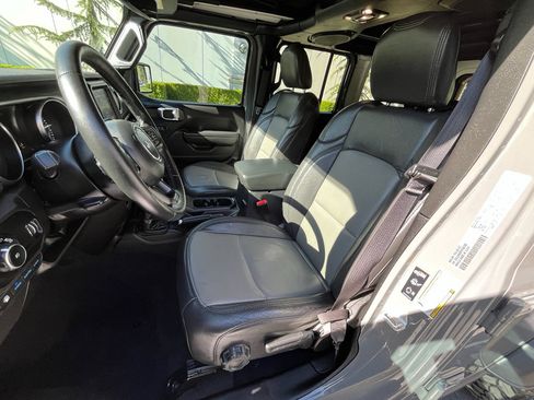 Used 2023 Jeep Wrangler Unlimited w/ Sun & Screen Package AWD/4WD image 17