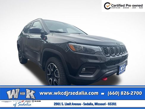 Used 2024 Jeep Compass Trailhawk w/ Trailhawk Elite Group AWD/4WD image 3