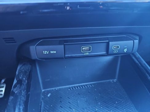 Used 2023 Kia Niro EX Touring image 25