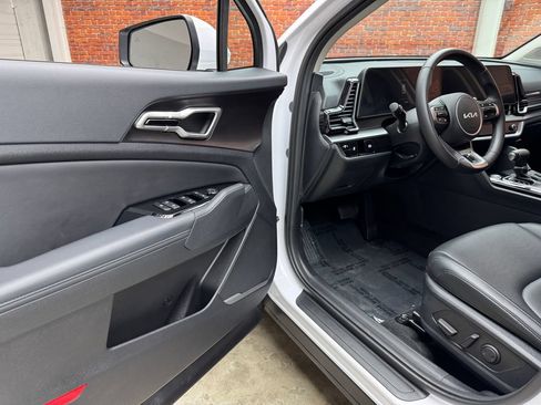 Used 2025 Kia Sportage EX FWD image 9