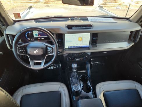 Used 2024 Ford Bronco Wildtrak image 12