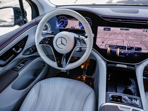 Certified 2023 Mercedes-Benz EQS 580 4MATIC SUV image 14