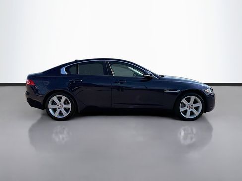 Used 2018 Jaguar XE Premium image 2