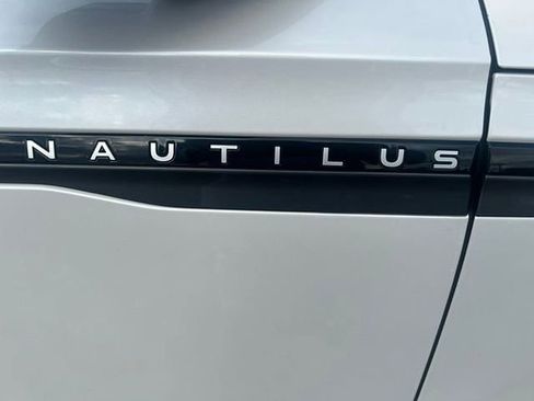 Used 2026 Lincoln Nautilus Premier w/ Equipment Group 102A AWD/4WD image 10