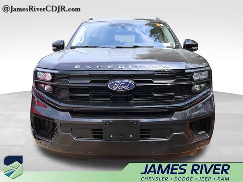 Used 2025 Ford Expedition Active AWD/4WD image 4