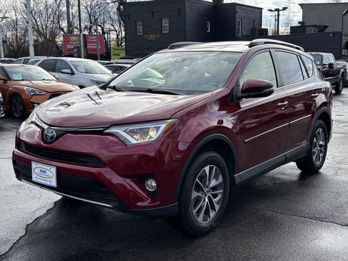 Used 2018 Toyota RAV4 XLE image 4