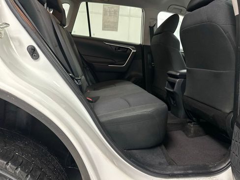 Used 2020 Toyota RAV4 LE w/ Carpet Mat Package AWD/4WD image 19