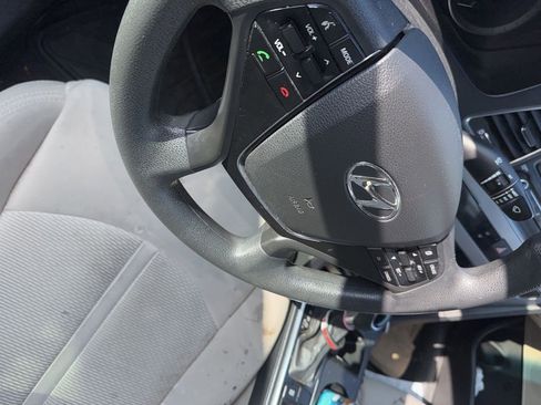 Used 2017 Hyundai Sonata SE FWD image 6