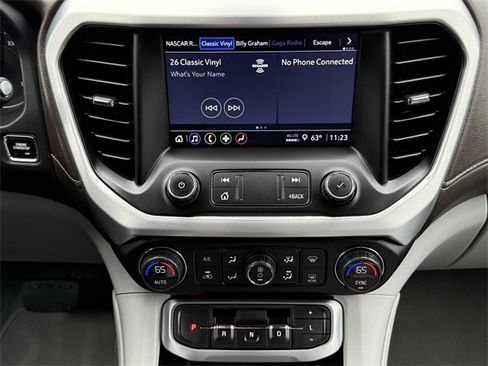 Used 2021 GMC Acadia SLE image 9