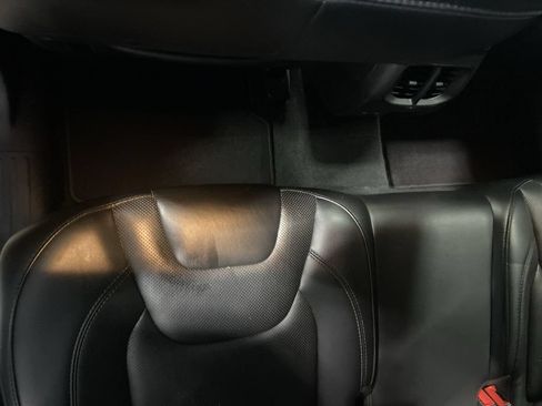Used 2019 Jeep Cherokee Limited AWD/4WD image 35