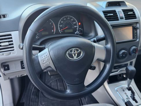 Used 2013 Toyota Corolla image 11