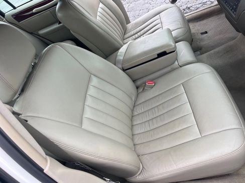 Used 2003 Lincoln Town Car Signature RWD image 27