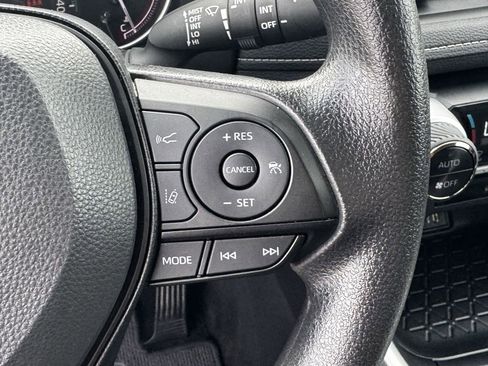 Used 2025 Toyota RAV4 XLE FWD image 22