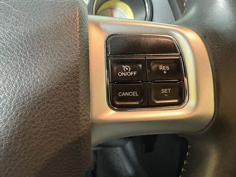 Used 2014 Dodge Challenger SXT image 22