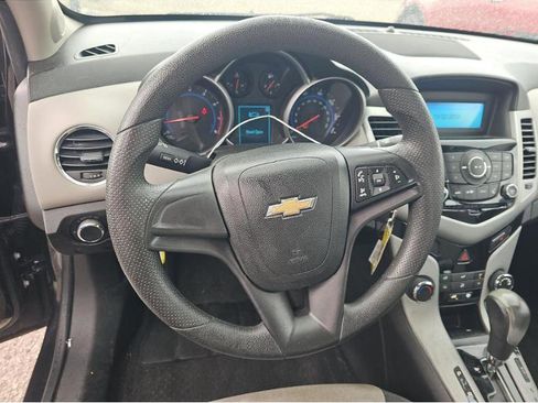 Used 2016 Chevrolet Cruze LS FWD image 13