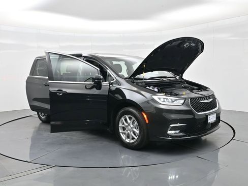 New 2026 Chrysler Pacifica Select image 30