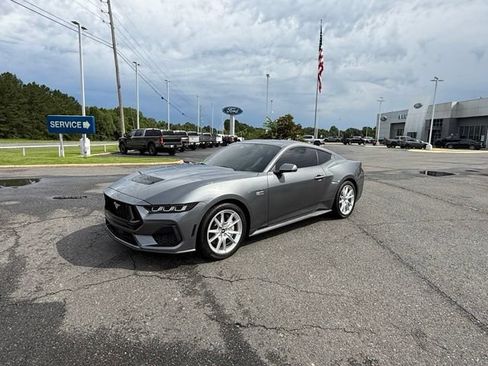 Used 2025 Ford Mustang GT Premium RWD image 3