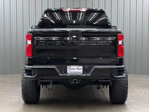 Used 2021 Chevrolet Silverado 1500 Custom Trail Boss w/ Midnight Edition AWD/4WD image 4