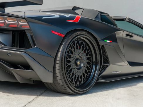Used 2020 Lamborghini Aventador SVJ AWD/4WD image 48