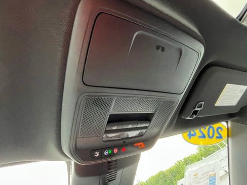 Used 2024 Chevrolet Traverse Z71 AWD/4WD image 25