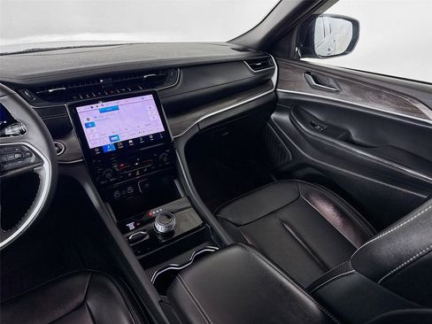 Used 2024 Jeep Grand Cherokee Limited image 24