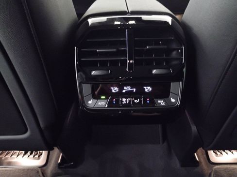 Used 2025 BMW iX xDrive50 w/ Premium Package image 27