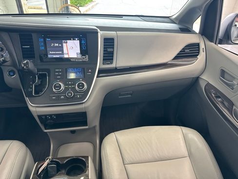 Used 2017 Toyota Sienna XLE w/ XLE Navigation Package FWD image 46