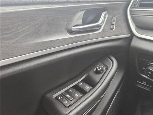 Used 2022 Jeep Grand Cherokee L Limited image 24