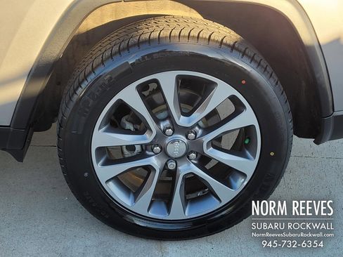 Used 2018 Jeep Grand Cherokee Limited image 23