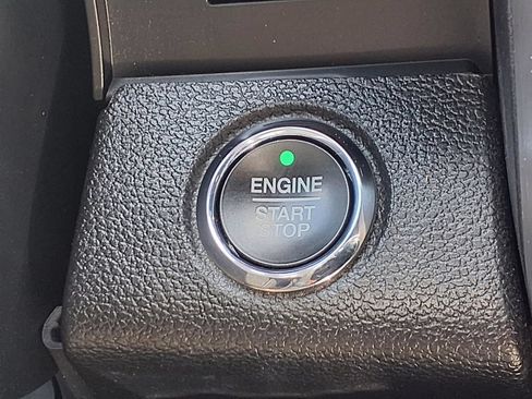 Used 2019 Ford F150 Platinum w/ Equipment Group 701A Luxury AWD/4WD image 9